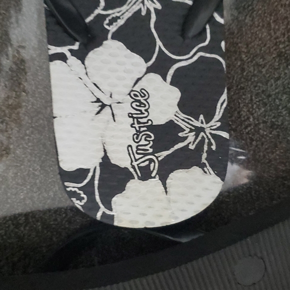 women's Justice size 9 flip flops - Picture 4 of 4